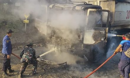 Pimpin Langsung Pemadaman Kebakaran Mobil Angkut Batu Bara