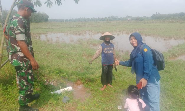 Babinsa Limun Bersama PPL dan Warga Lakukan Survei Mata Air untuk Program Pompanisasi Sawah