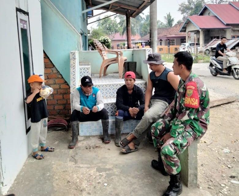 Bincang Santai Jaga Hubungan Baik, Babinsa Melaksanakan Komsos dengan Warga Binaan