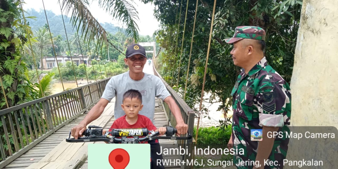 Patroli Rutin Babinsa Antisipasi Banjir dan Longsor