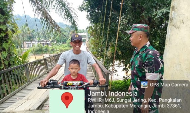 Patroli Rutin Babinsa Antisipasi Banjir dan Longsor