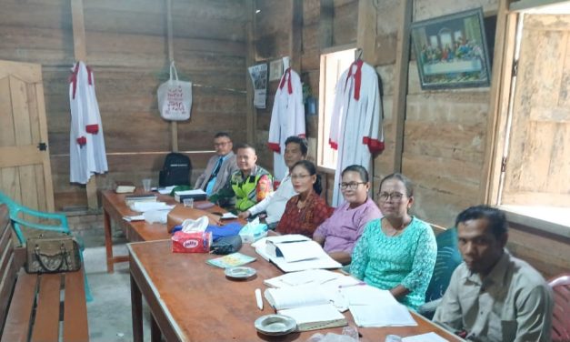 Babinsa Siraturahmi Dengan Pengurus Gereja Hkbp