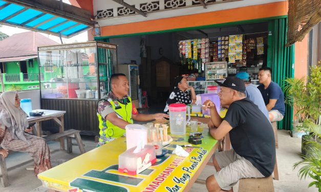 Babinsa Komsos Dengan Tokoh Masyarakat Wilayah Binaan