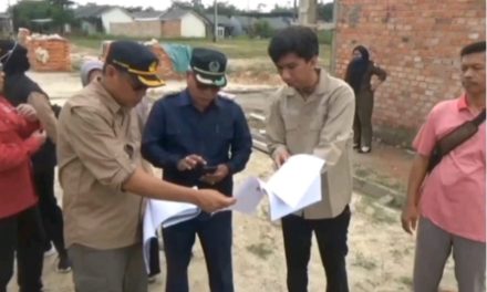 Kepala Dinas Perkim Muaro Jambi, Evi Sahrul Turun ke Lokasi Perumahan Mentari Residence 2 di Desa Talang Belido