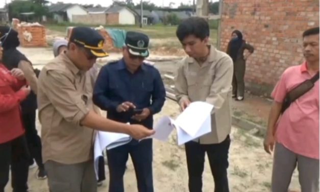 Kepala Dinas Perkim Muaro Jambi, Evi Sahrul Turun ke Lokasi Perumahan Mentari Residence 2 di Desa Talang Belido
