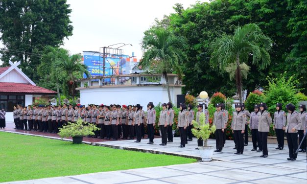 Kapolda Jambi, Pimpin Pelaksanaan Ziarah Rombongan di Taman Makam Pahlawan (TMP) Satria Bhakti Jambi