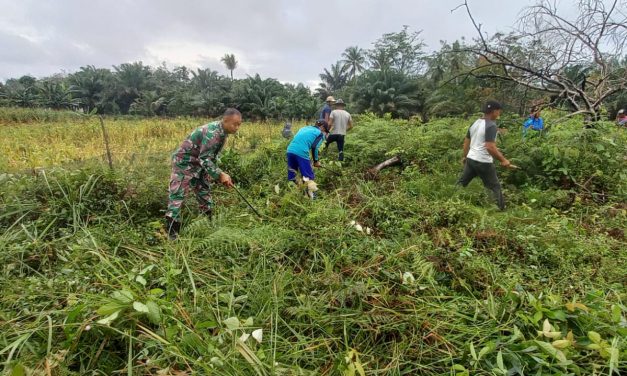 Gotong Royong untuk Kebersihan Desa Tambang Tinggi