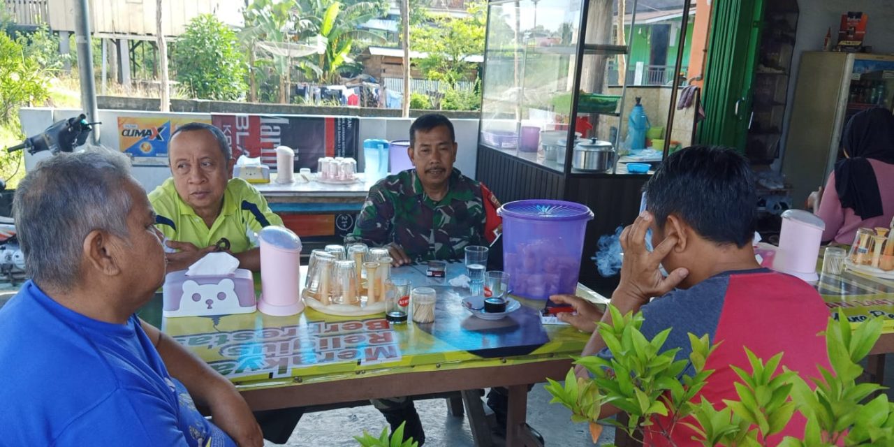 Lewat Komsos, Babinsa Ajak Warga Jaga Kamtibmas di Desa Bernai Luar