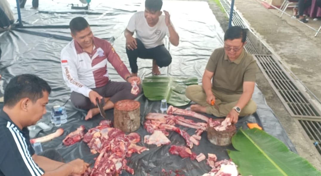 Polres Muaro Jambi Rayakan Idul Adha dengan Pemotongan Hewan Kurban sebagai Wujud Kepedulian Sosial