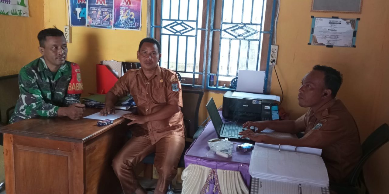 Babinsa Tabir Jalin Komsos dengan Aparat Desa Rejosari