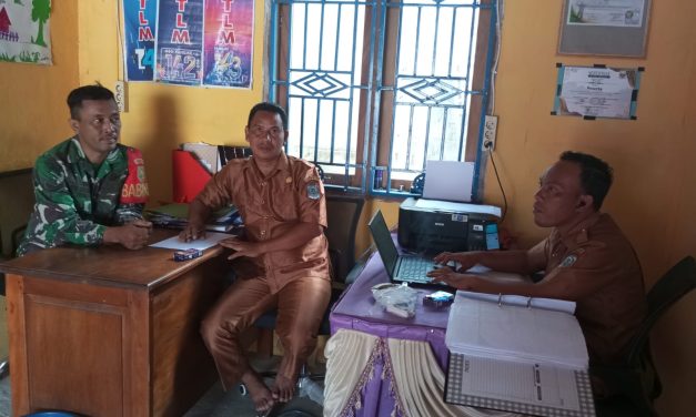 Babinsa Tabir Jalin Komsos dengan Aparat Desa Rejosari