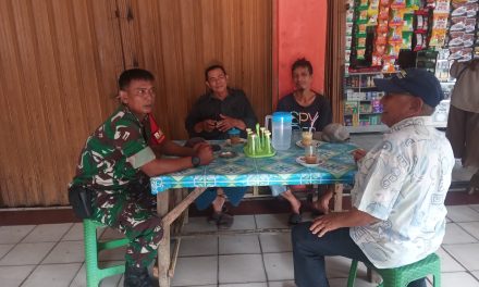 Babinsa Jalin Komsos Dengan Tokoh Masyarakat Wujudkan Sinergi di Wilayah Binaan