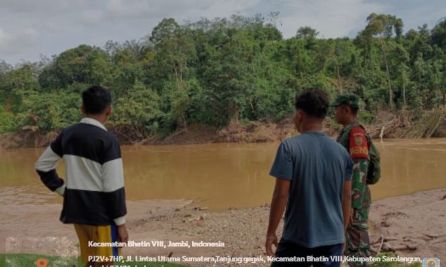 Babinsa Koramil 420-04/Sarolangun Patroli dan Cek Debit Air Sungai Batang Tembesi