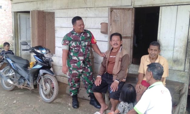 TNI Hadir di Tengah Rakyat: Kopda Ramidi Jalin Keakraban di Simpang Nibung