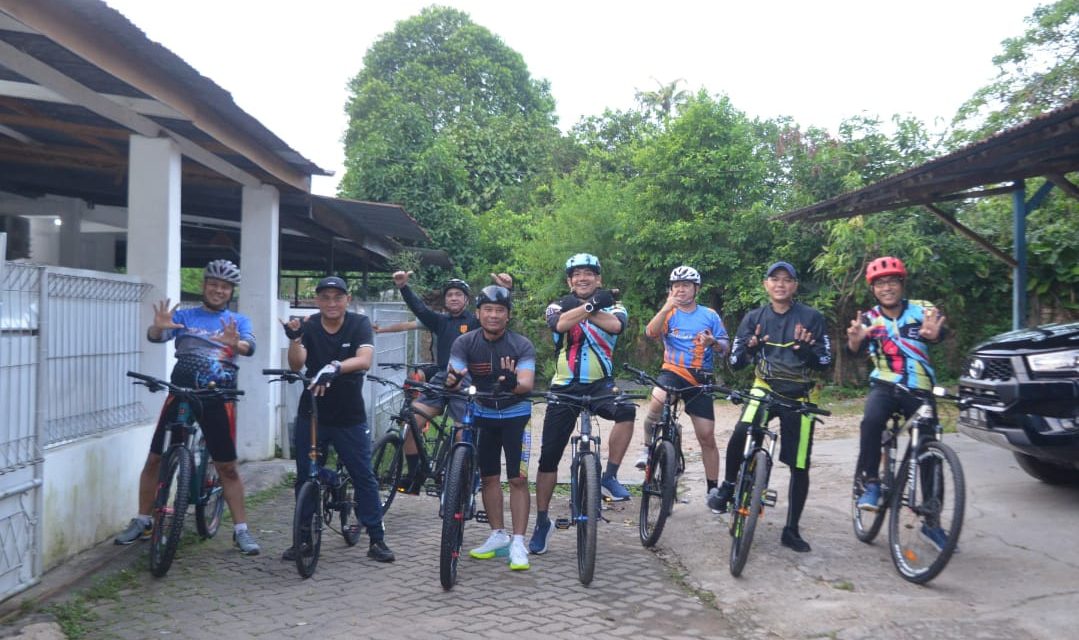 Kapolres Muaro Jambi Gowes Bareng Pejabat Polres, Jaga Kebugaran dan Kebersamaan