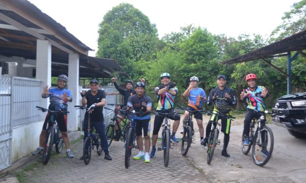 Kapolres Muaro Jambi Gowes Bareng Pejabat Polres, Jaga Kebugaran dan Kebersamaan