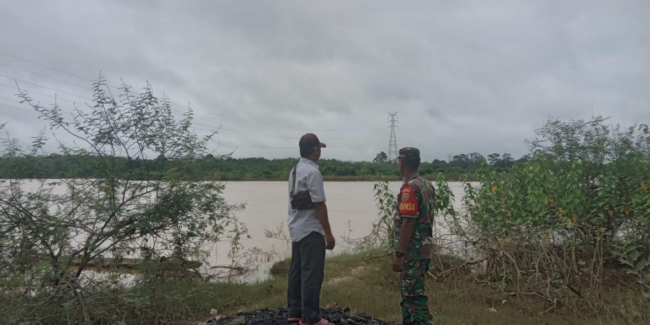 Banjir Tak Pernah Janji Datang: Babinsa Kawal Sungai, Jaga Warga