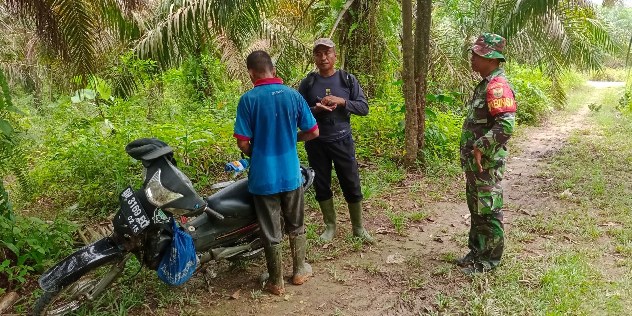 Babinsa Lakukan Sosialisasi Pencegahan Karhutla di Desa Mandiangin Tuo
