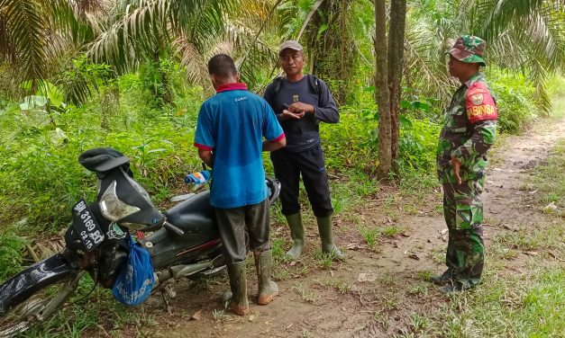 Babinsa Lakukan Sosialisasi Pencegahan Karhutla di Desa Mandiangin Tuo