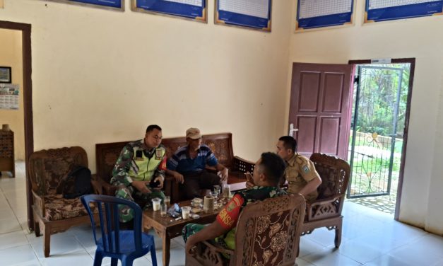 Babinsa Melaksanakan Kegiatan Patroli /Sosialisasi Karhutla Bersama Di Wilayah Desa Binaan