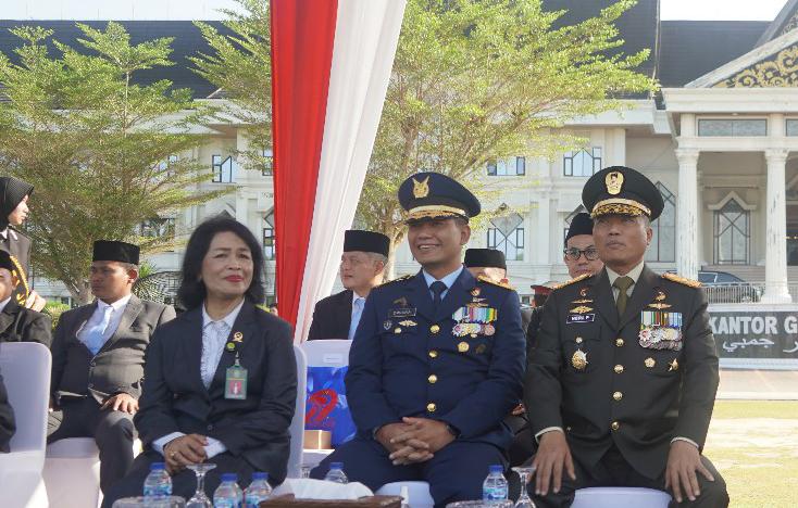 Bhayangkara dan Bhakti Negeri: Danrem 042/GAPU Hadiri Upacara di Kantor Gubernur Jambi