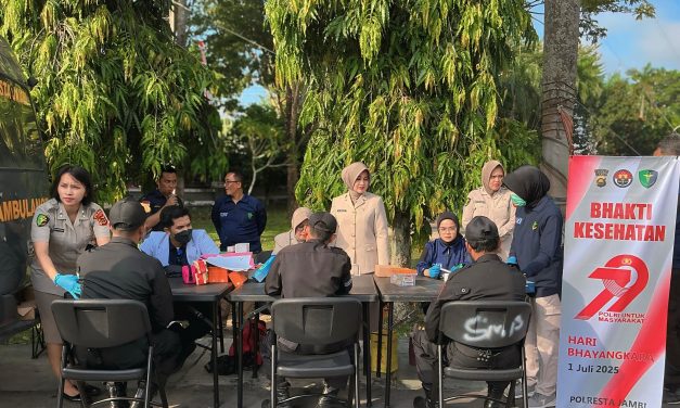 Bakti Nyata di Tengah Upacara