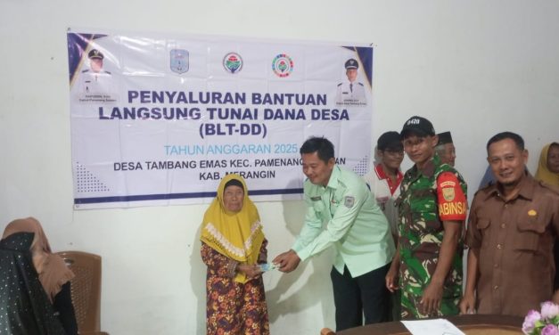 Babinsa Awasi BLT-DD Tahap II Di Tambang Emas: Tegas, Transparan, Berdaya