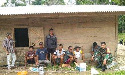 Dekatkan Diri dengan Warga, Babinsa Gelar Komsos di Desa Rantau Limau Manis