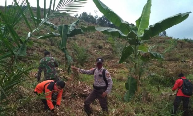 Babinsa dan Bhabinkamtibmas Gelar Patroli Bersama di Wilayah Rawan Karhutla
