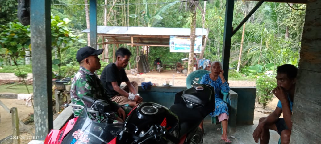 Babinsa Gencar Sosialisasikan Pencegahan Karhutla di Batang Asai