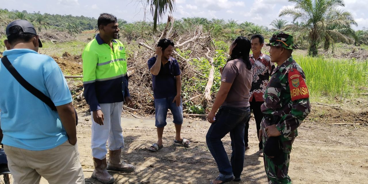 Patroli Gabungan Babinsa dan Warga Tekan Risiko Karhutlah di Musim Kemarau