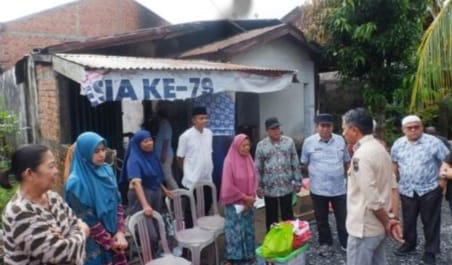 Wabup Muaro Jambi dan Dinsos Serahkan Bantuan Korban Kebakaran di Puri Masurai