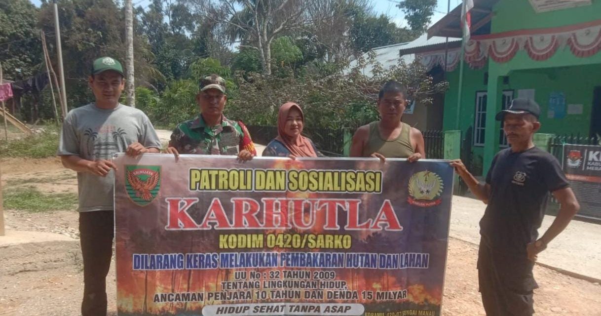 Babinsa Sei Manau gencarkan sosialisasi dan patroli karhutla di Bukit Batu