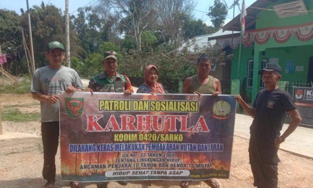 Babinsa Sei Manau gencarkan sosialisasi dan patroli karhutla di Bukit Batu