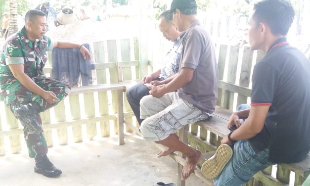 Jaga Kampung, Jaga Negeri: Babinsa Ajak Warga Bangkitkan Siskamling