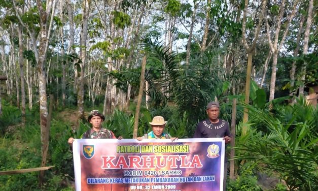Cegah Karhutla, Babinsa Koramil 03/Pauh Gencarkan Patroli dan Sosialisasi di Desa Seko Besar