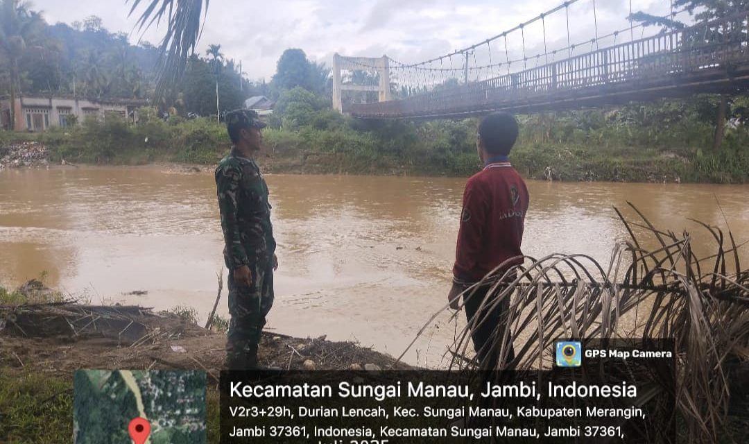 Babinsa Patroli Sungai Merangin: Antisipasi Banjir, Lindungi Warga dari Ancaman Alam
