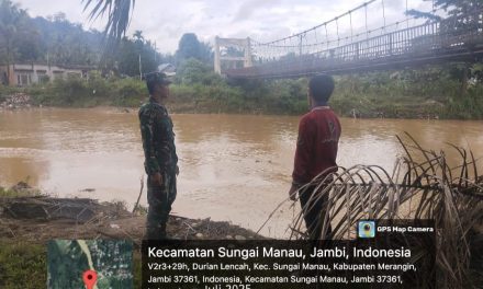 Babinsa Patroli Sungai Merangin: Antisipasi Banjir, Lindungi Warga dari Ancaman Alam