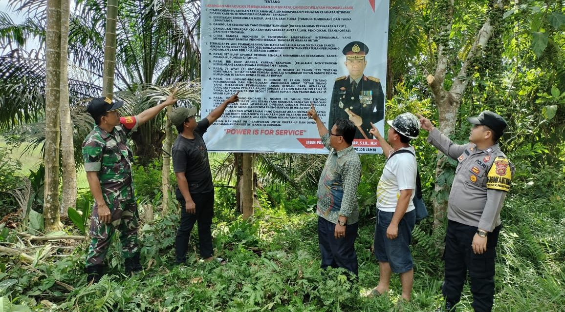 Babinsa dan Bhabinkamtibmas Patroli, Ingatkan Warga Pamenang Waspadai Karhutla