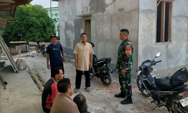 Pererat Hubungan dengan Warga, Babinsa Gelar Komsos di Desa