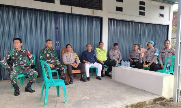 Sinergi TNI–Polri Jaga Kamtibmas, Babinsa dan Kapolsek Tabir Gelar Komsos di Desa Tegal Rejo