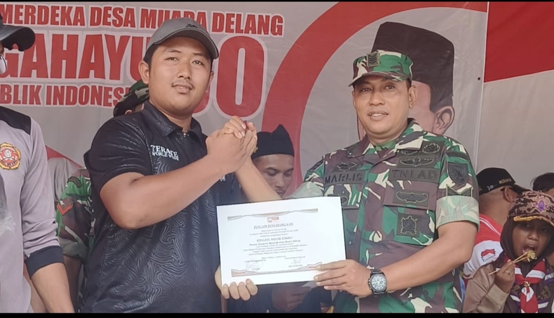 Serma Sumarlis Hadiri dan Amankan Karnaval HUT RI Ke-80 di Desa Muara Delang