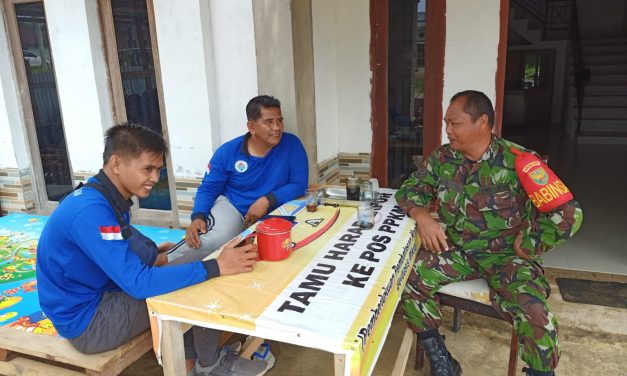 Tingkatkan Keamanan dan Ketertiban, Babinsa Dekatkan Diri Bersama Warga Desa Batu Kucing