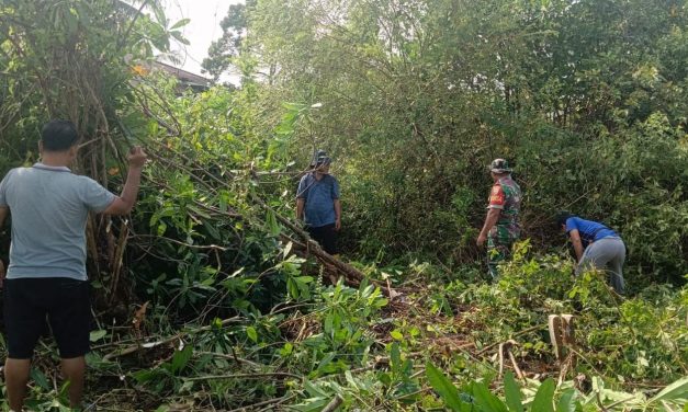Wujud Nyata Kebersamaan Dalam Gotong Royong Bersama Warga di Kelurahan Pasar Atas