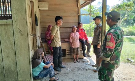 Bhabinsa dan Bhabinkamtibmas Gencar Patroli dan Sosialisasi Karhutla ke Warga Sungai Baung