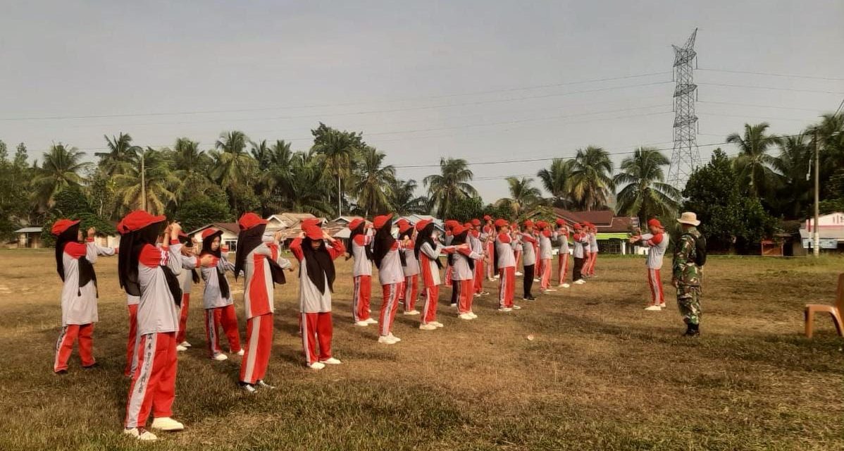 Semangat Kemerdekaan Babinsa Latih Paskibraka Tabir Lintas Sambut HUT RI ke-80