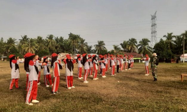 Semangat Kemerdekaan Babinsa Latih Paskibraka Tabir Lintas Sambut HUT RI ke-80