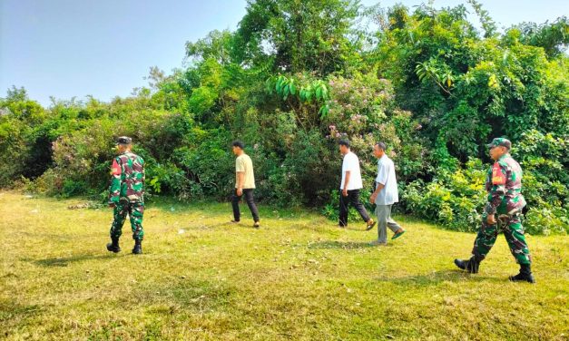 Babinsa Sigap Lakukan Patroli Karhutla di Desa Binaan