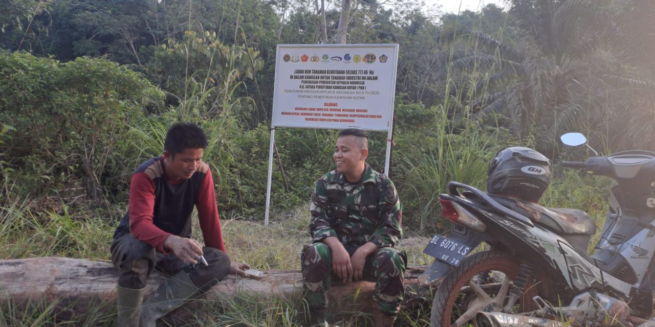 Babinsa Bangko Cek Plang Satgas PKH: Kawasan Hutan Harus Bersih dari Pelanggaran