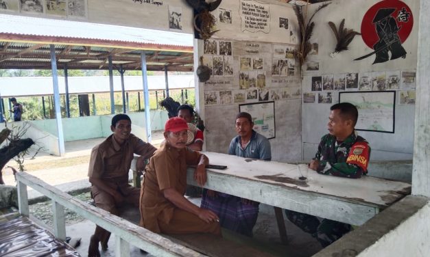 Babinsa Bangun Kedekatan Lewat Komsos di Desa Pulau Tabakar